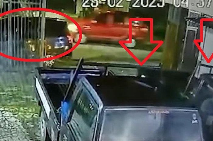 Dalam lingkaran merah mobil hitam milik komplotan maling yang menggondol dua Mitsubishi L300 (ditunjuk panah merah) milik juragan AC di Jalan Slamet, Ketabang, Genteng, Surabaya, Jawa Timur