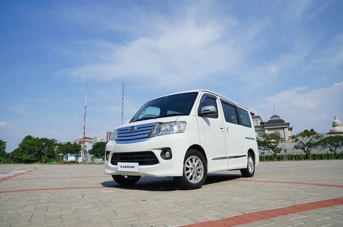 Daihatsu Luxio 2015 bekas