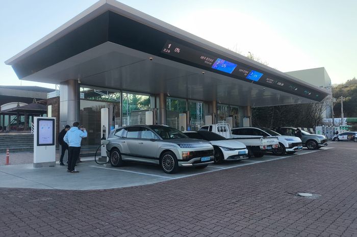Charging station di wilayah Chilgok, Korea Selatan.