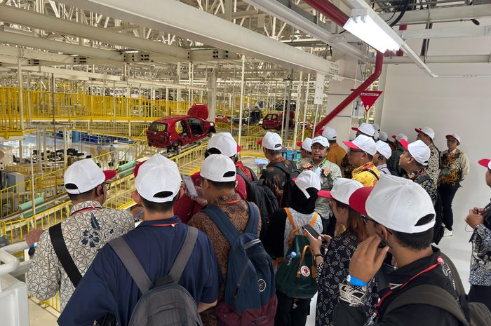 Jurnalis diajak mengintip proses produksi mobil di pabrik Daihatsu terbaru Karawang Assembly Plant 2 (KAP 2) 