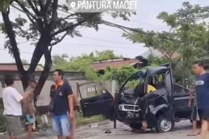 Kecelakaan Suzuki Carry pikap tabrak pekerja WiFi di Jalan Pantura Kaligawe, Genuk, Kota Semarang, Jawa Tengah