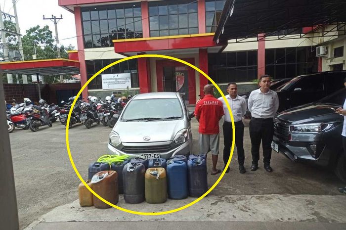 Dalam lingkaran kuning, operator SPBU yang ditangkap Polisi dan terancam denda Rp 60 miliar karena sering nakal memakai Daihatsu Ayla