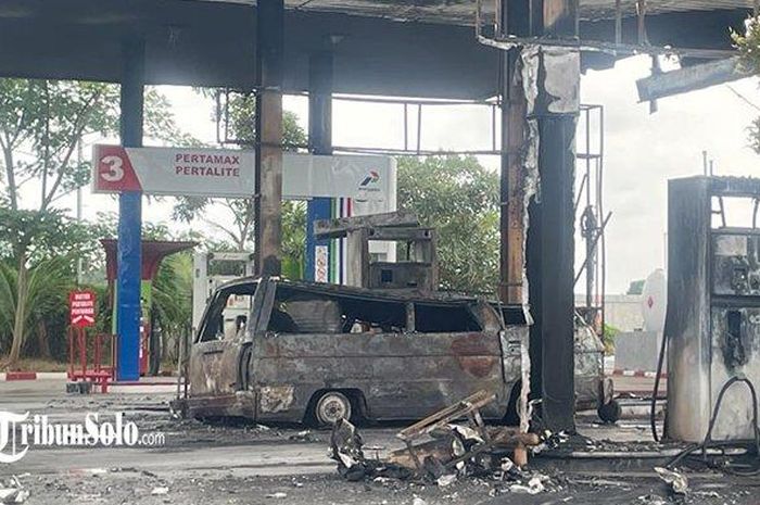 Sosok pemilik Mitsubishi L300 Wagon yang terbakar di SPBU Sukoharjo ditetapkan tersangka. Ternyata pemain BBM subsidi