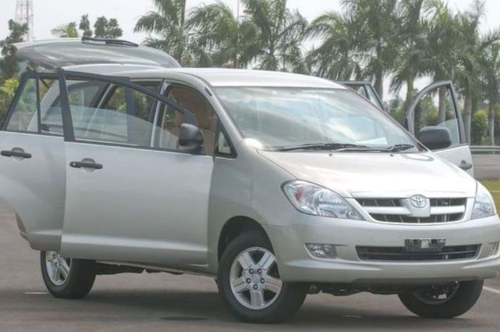 Harga mobil bekas Toyota Kijang Innova bensin 2004-2008 di Maret 2025