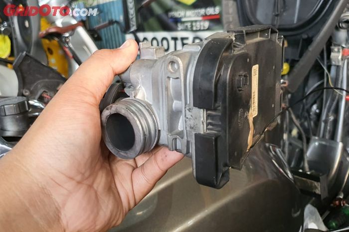 Bentuk ECU gendong milik Vespa matic lawas 