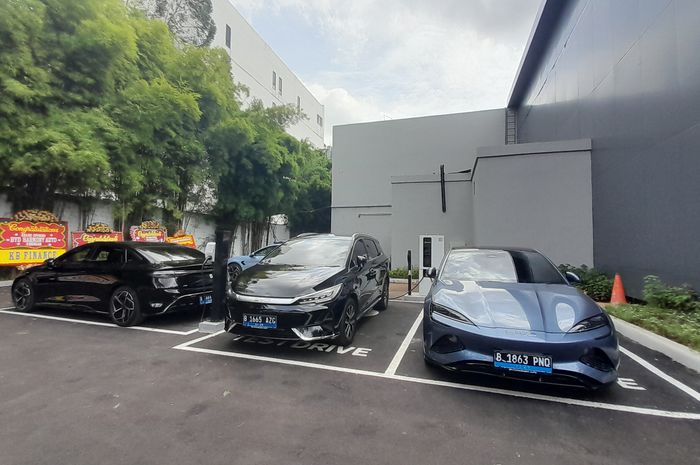 Charging Station di Dealer BYD Kuningan