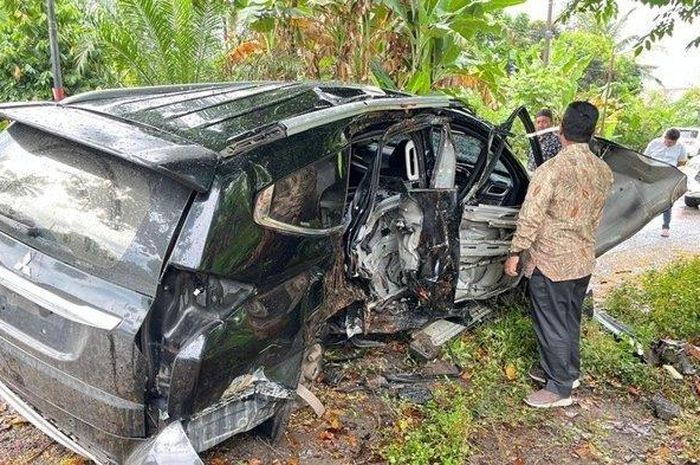 Pajero Sport tercabik-cabik bodi kanannya usai hilang kendali di jalan nasional kawasan Lhoksukon, Aceh Utara