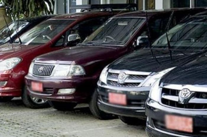 Ilustrasi mobil dinas pemprov Jakarta