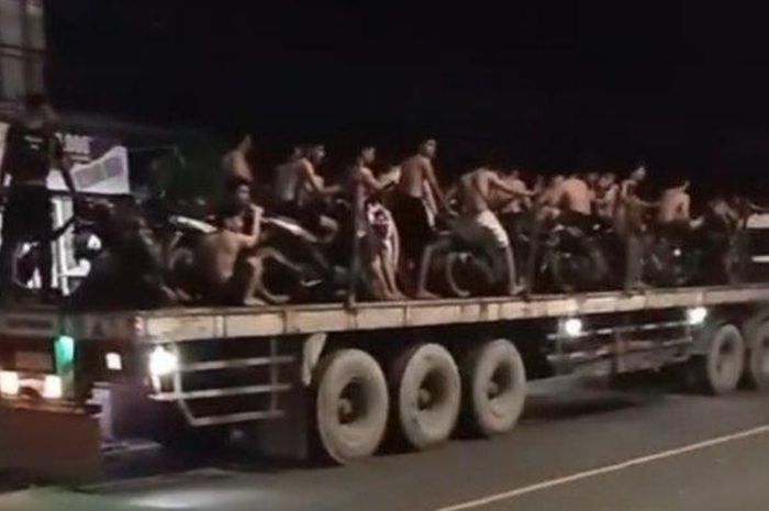 Puluhan pemotor diangkut pakai truk trailer dini hari. Perkara adu kencang liar di jalan