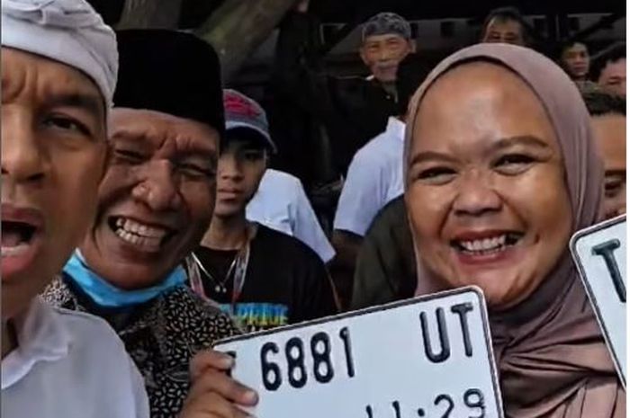 Gubernur Jawa Barat, Dedi Mulyadi mengunjungi samsat di Subang dan buktikan tunggakan pajak kendaraan belasan tahun langsung lunas