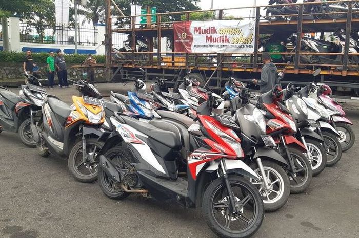 ilustrasi truk pengangkut motor peserta mudik gratis