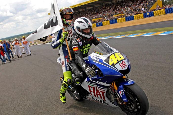 Selebrasi Valentino Rossi saat samai rekor Angel Nieto lebih heboh