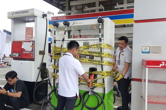 Tim Bareskrim Polri menyegel mesin dispenser SPBU 34.16712 Sentul di Kecamatan Sukaraja, Kabupaten Bogor, Jawa Barat karena terbukti kurangi takaran Pertalite dan Pertamax