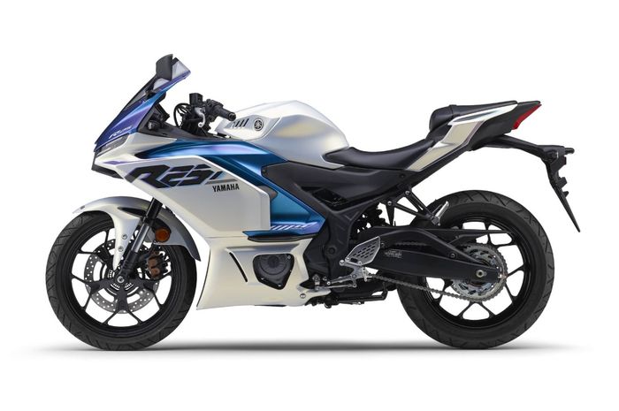 Yamaha R25 