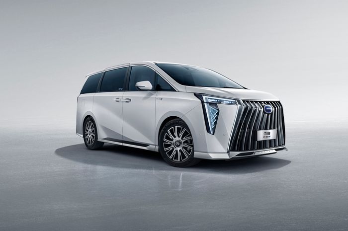 GAC M8 PHEV meluncur sebagai mobil baru di Thailand.