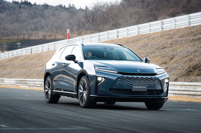 Toyota Crown Estate.