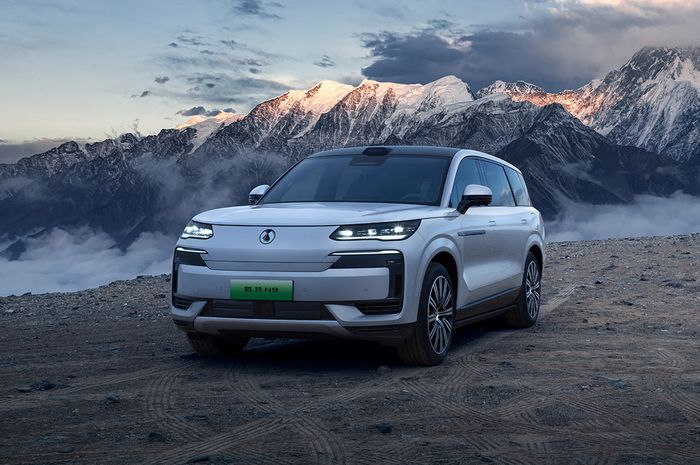 Denza N9 meluncur sebagai SUV flagship PHEV Denza di Tiongkok.
