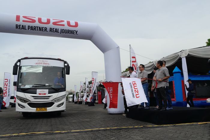 PT Isuzu Astra Motor Indonesia (IAMI) resmi memberangkatkan peserta Mudik Gratis 2025 pada momen Lebaran tahun ini, Jum'at (28/3/2025)
