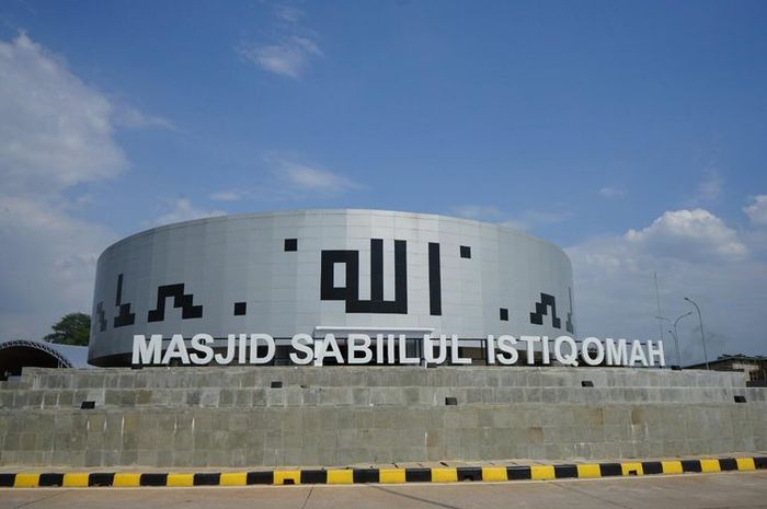 Masjid Sabiilul Istiqomah di Rest Area KM 379 A ruas tol Batang-Semarang yang menggelar salat Idul Fitri 2025 