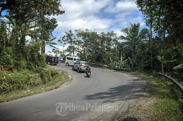 Tanjakan Bohong di Kecamatan Salawu, Kabupaten Tasikmalaya, Jawa Barat