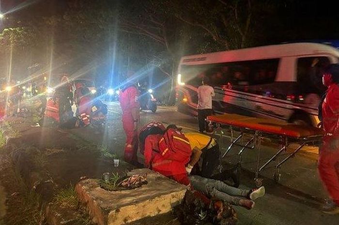 Jelang dua hari sebelum Lebaran, 17 pemudik mengalami kecelakaan akibat jalan rusak di jalur arteri Jalan Lingkar Luar Tanjungpura-Klari, Karawang, Sabtu (29/3/2025) malam.