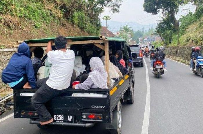 Mobil bak terbuka yang dipakai untuk angkut orang berwisata akan ditindak polisi
