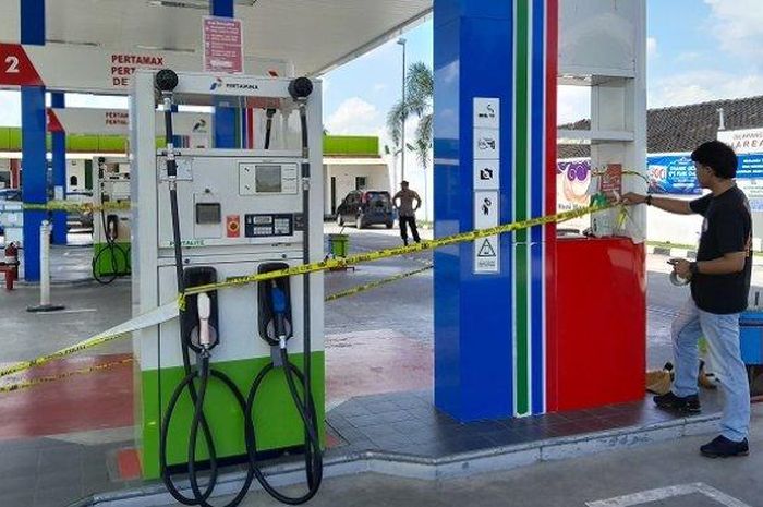 Pasca laporan Pertalite tercampur membuat 12 mobil dan motor mogok, Polisi langsung menyegel SPBU 44.574.29 di Trucuk, Klaten, Jawa Tengah