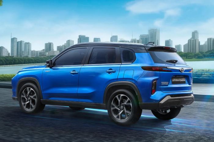 penampakan versi baru SUV Toyota Hyryder yang meluncur di India