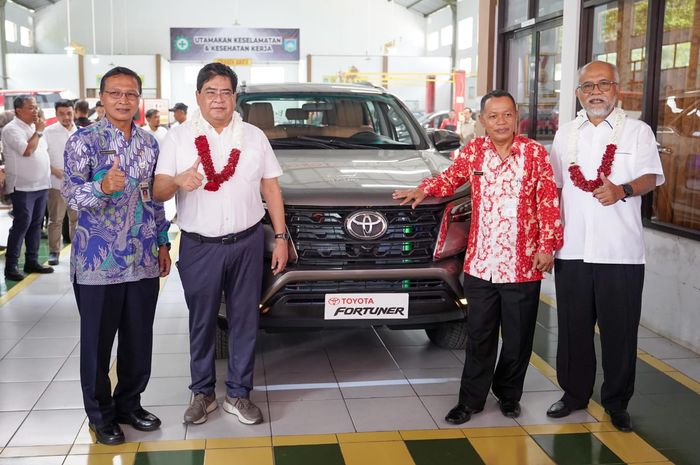 Mewah Banget, Toyota Fortuner Jadi Mobil Praktek Siswa SMK Ini