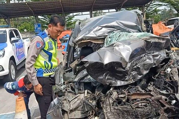 Sopir Honda BR-V yang terlibat kecelekaan di Tol Pekalongan dikabarkan meninggal dunia