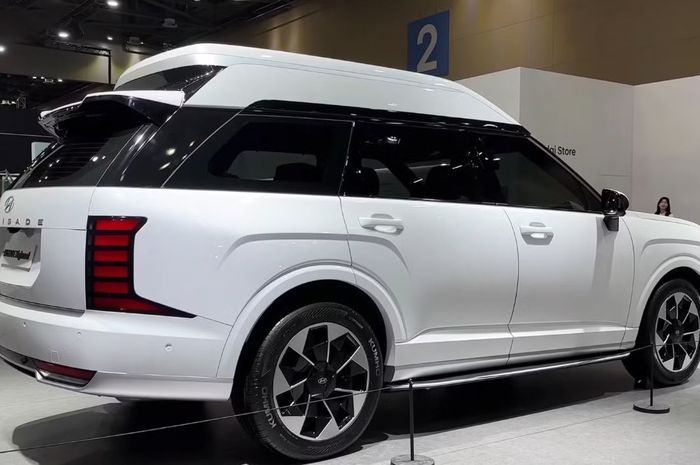 tampilan Hyundai Palisade Highroof, punya atap nonjol mirip Suzuki Katana
