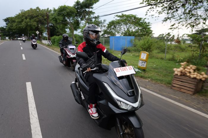 Peserta touring menuju Tawangmangu menggunakan Honda New PCX 160 RoadSync