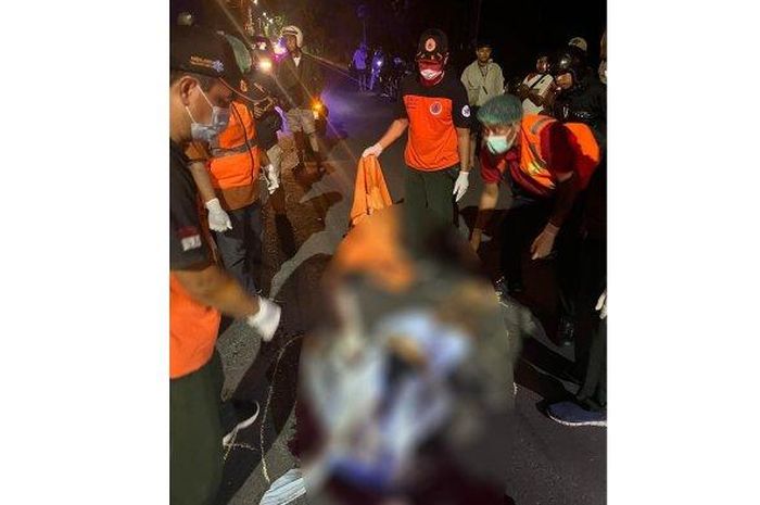 Pengendara Mio Soul tewas tertabrak rombongan pemotor yang sedang speeding di jalan raya