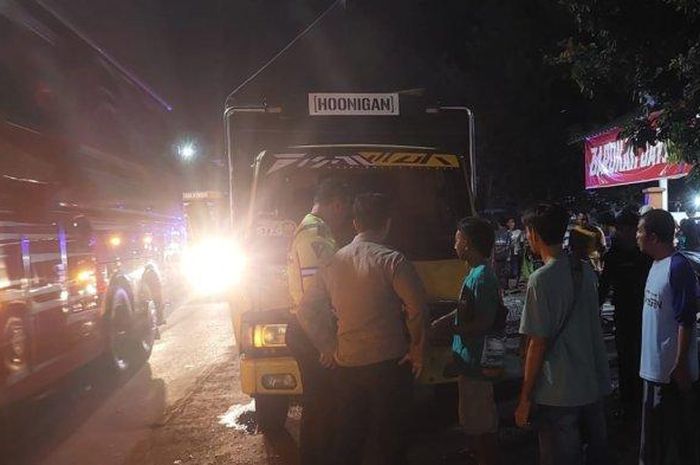 Sebanyak 4 truk saling turbuk di Situbondo, ulah gerombolan anak punk bikin bahaya