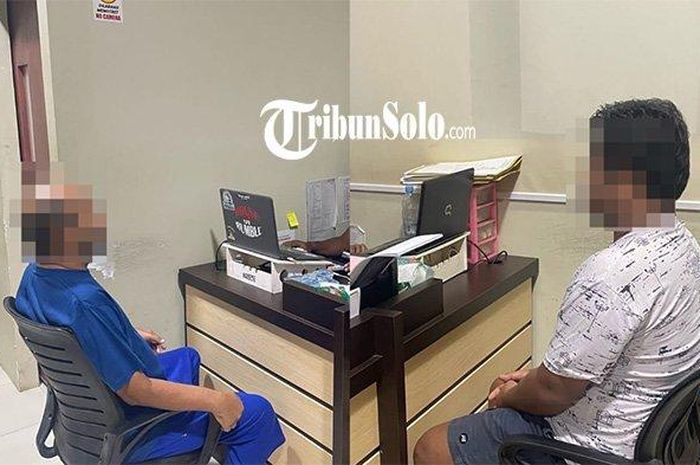 W alias Babi (48) dan HS (36), dua pegawai fuel terminal BBM Pertamina Boyolali ditangkap Polisi dan diinterogasi yang kini terancam denda Rp 60 miliar