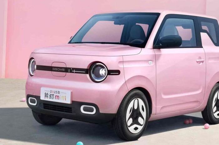 penampakan mobil listrik baru Geely Panda Mini model year 2025, sekali cas bisa jalan sejauh 210 KM