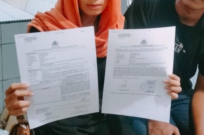 Empat polisi yang cuma menonton saat seorang mobil wanita diserbu debt collector di Riau akhirnya dilaporkan