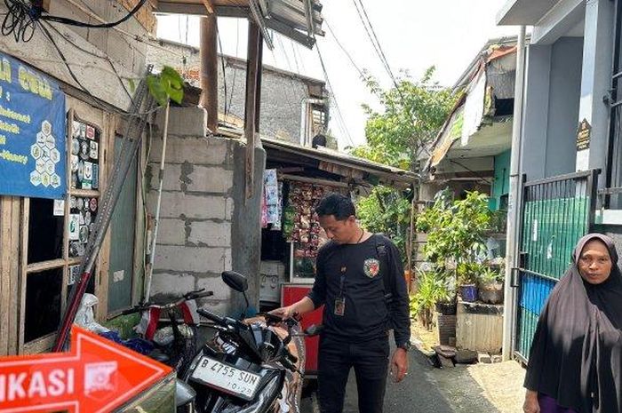 Seorang warga ditempak pelaku pencurian motor di Tebet, Jakarta Selatan