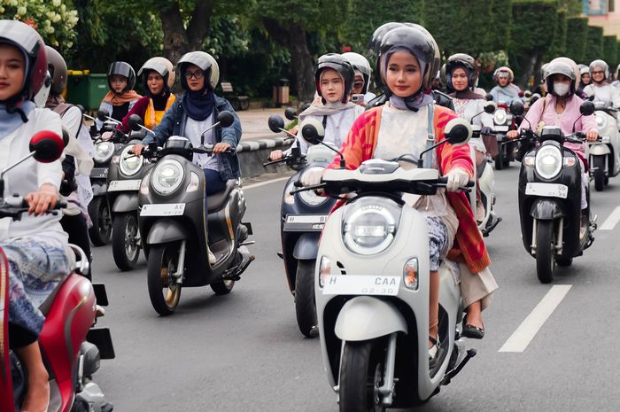 Ilustrasi pengendara wanita