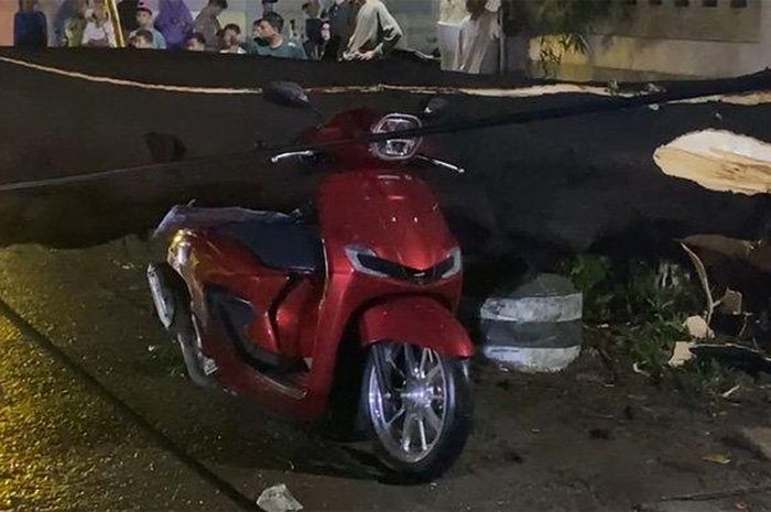 Alam campur tangan, Honda Stylo mendadak dibuat kandas usai pemotor loncat