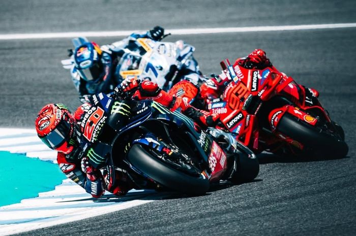 Fabio Quartararo crash saat disalip Marc Marquez di sprint MotoGP Spanyol 2025