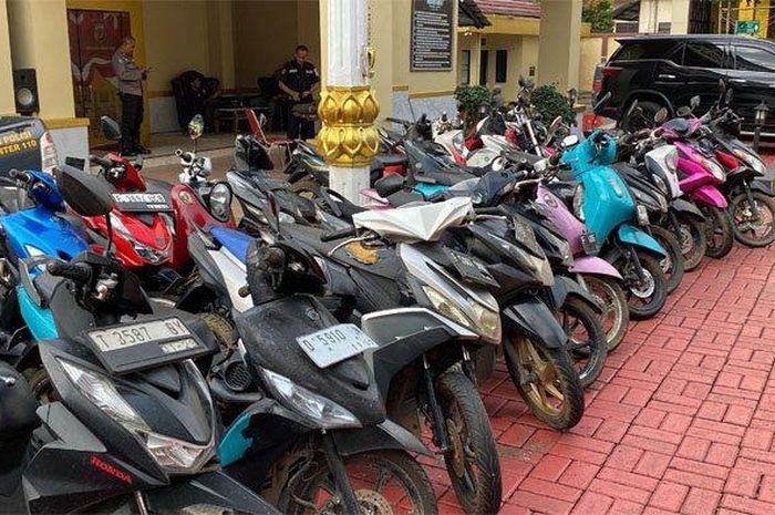 Puluhan motor hasil sitaan Debt Collector berhasil diamankan kepolisian, polisi persilahkan pemilik ambil tanpa bayar