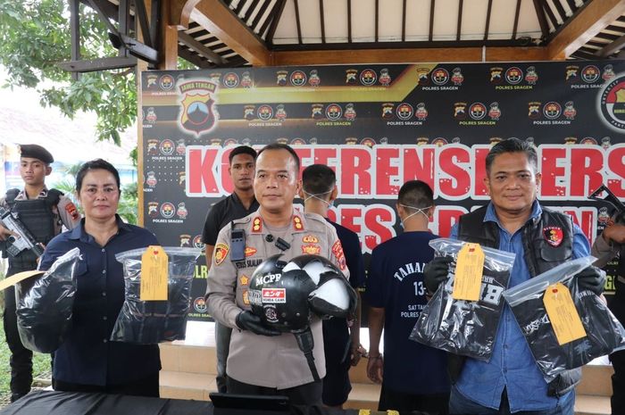 Konferensi Pers pengeroyokan dua pelajar oleh segerombolan pendekar ayam sayur dari perguruan silat Pagar Nusa di kabupaten Sragen, Jawa Tengah