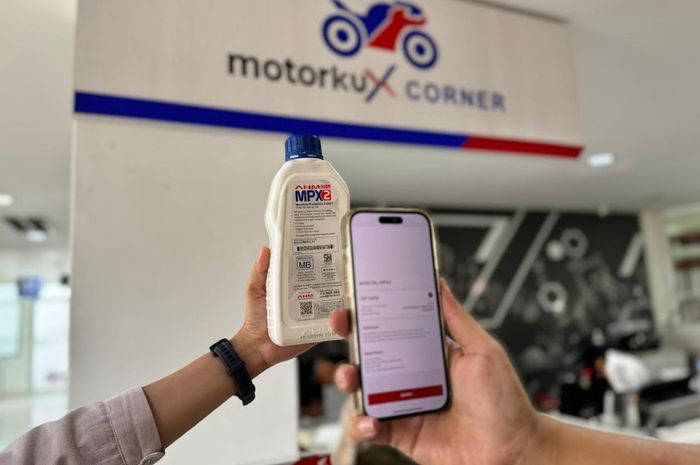 Scan barcode di kemasan oli AHM Oil