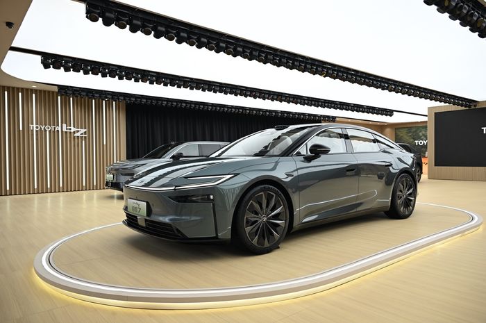 Mobil listrik Toyota bZ7
