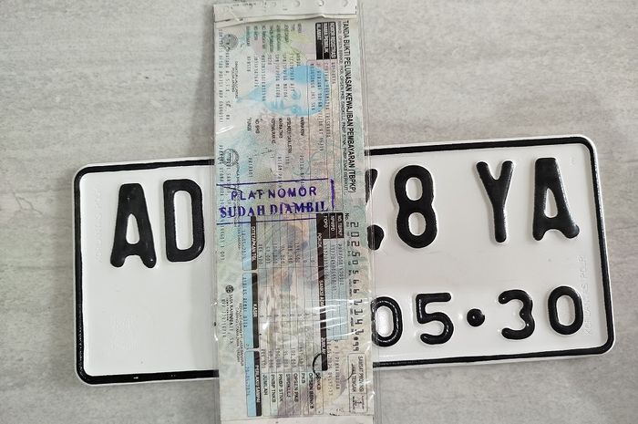 Perpanjang pajak 5 tahunan di Jawa Tengah mendapat STNK  dan Pelat Nomor baru