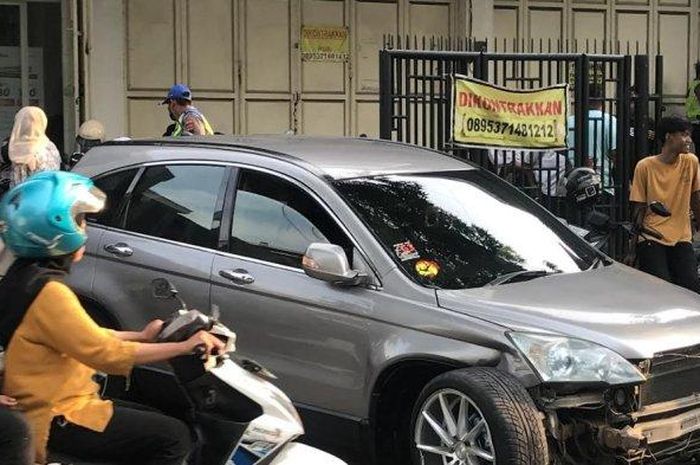 Honda CR-V dibawa pemuda terjang Fortuner milik Pejabat Pemkab Jateng