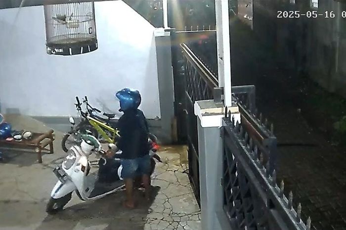 Terlalu nekat, maling ini menyasar rumah anggota TNI demi menggondol Honda Scoopy yang sedang terparkir