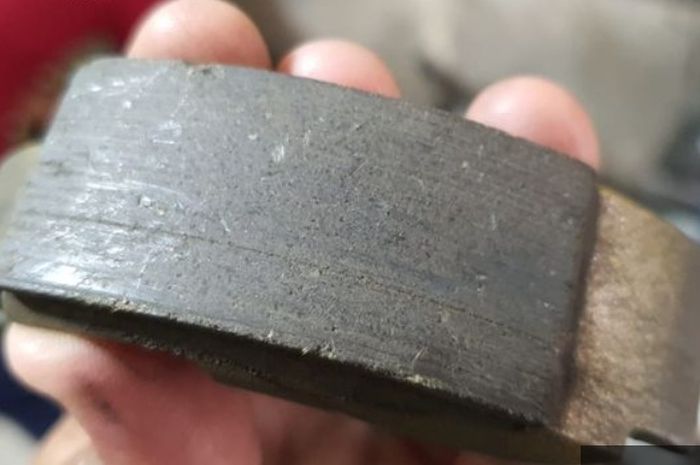 Tanda kampas ganda motor matik aus