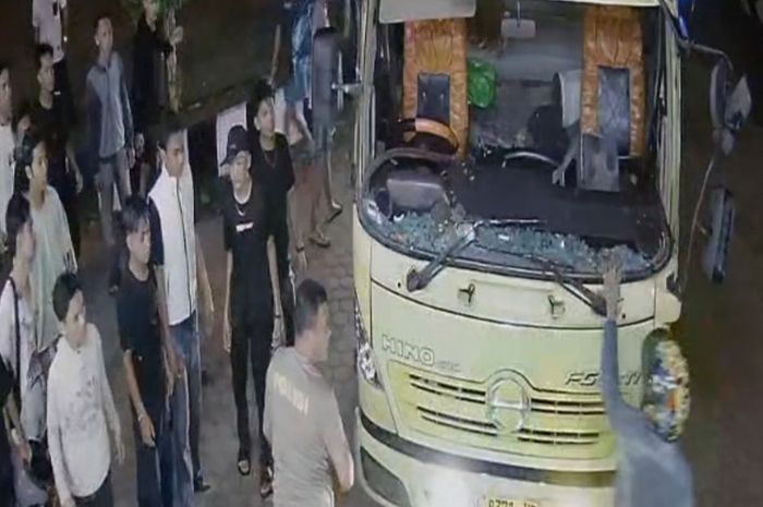 Kondisi truk yang dikejar 60 pemotor karena tabrak pemotor hingga meninggal dunia
